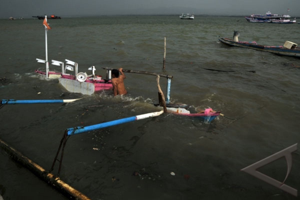 Tiga Penumpang Perahu Tenggelam Belum Ditemukan