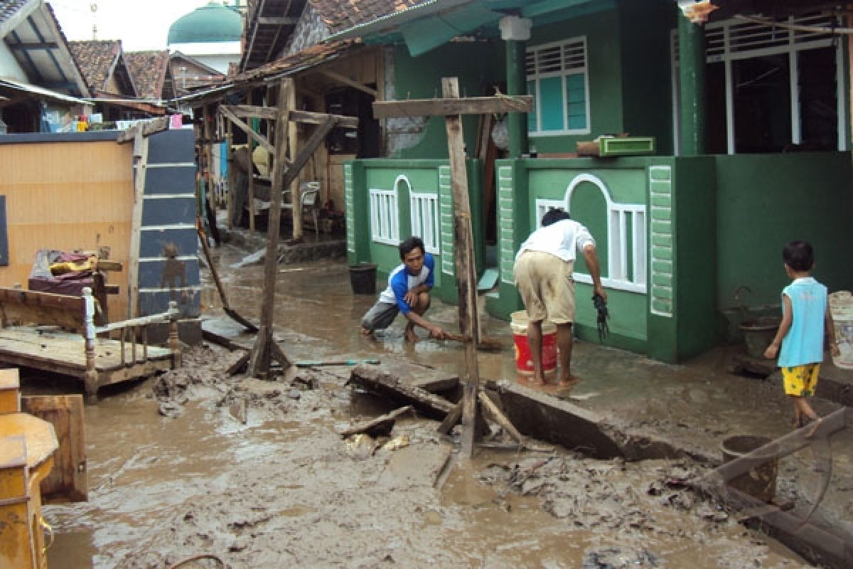 Banjir Landa Kecamatan Teluk Betung Selatan