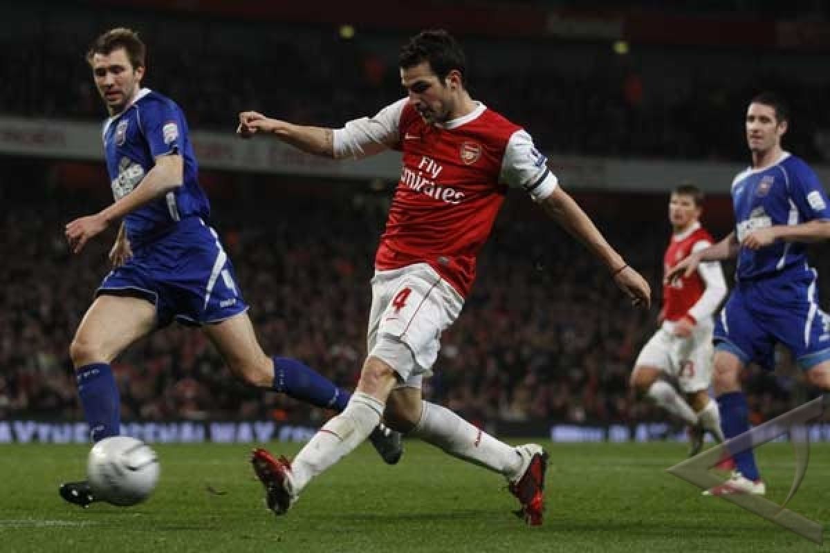 Fabregas Absen dalam Laga Persahabatan