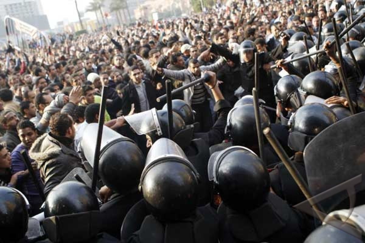 Over 1,500 wounded in central Cairo clashes - doctor