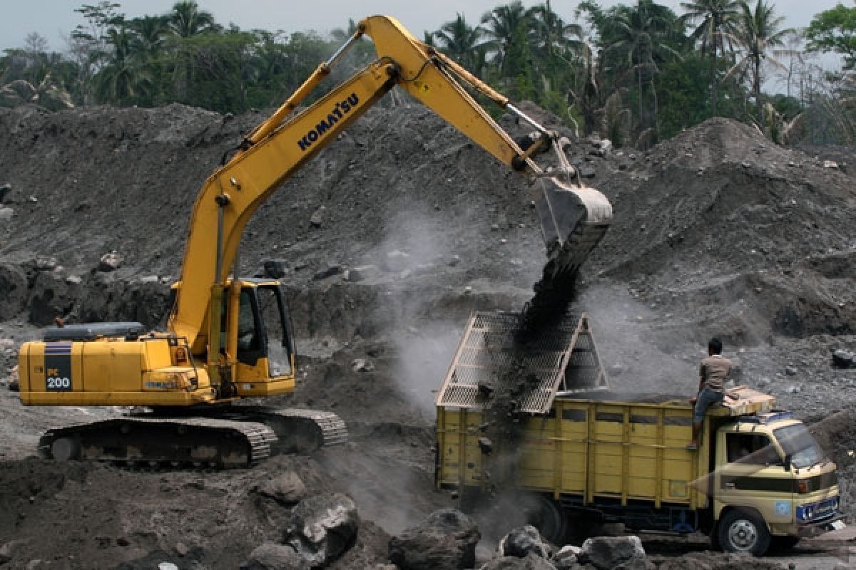 Pemkab Larang Penambangan Pasir Merapi Gunakan Alat Berat