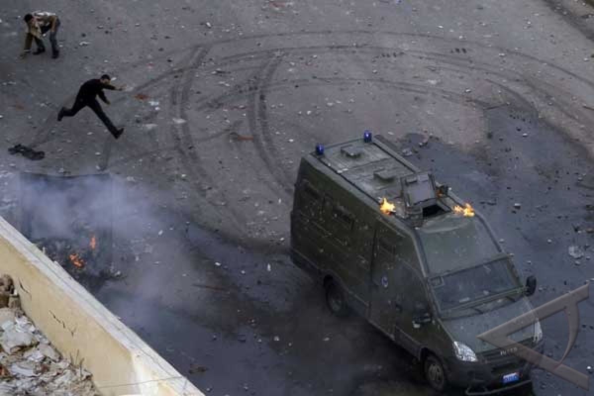 Polisi-Pemrotes Mesir Bentrok
