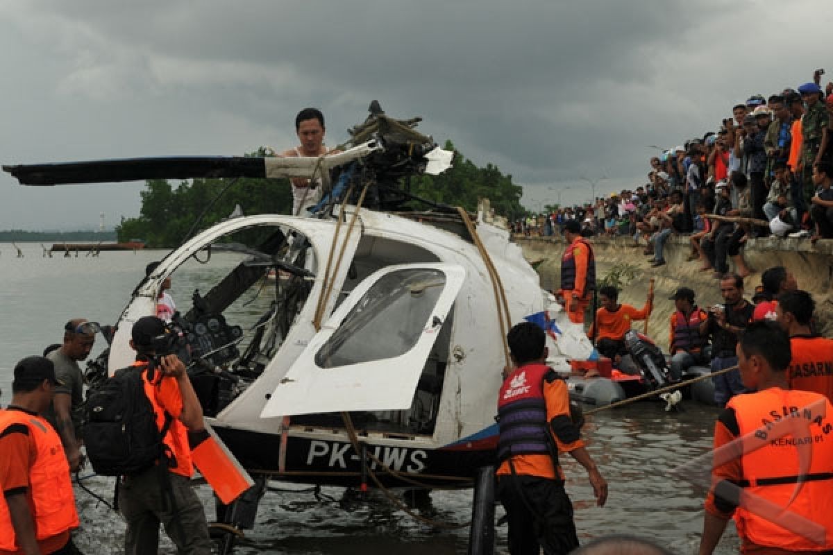 Heli Jatuh Diduga Karena Terbang Rendah