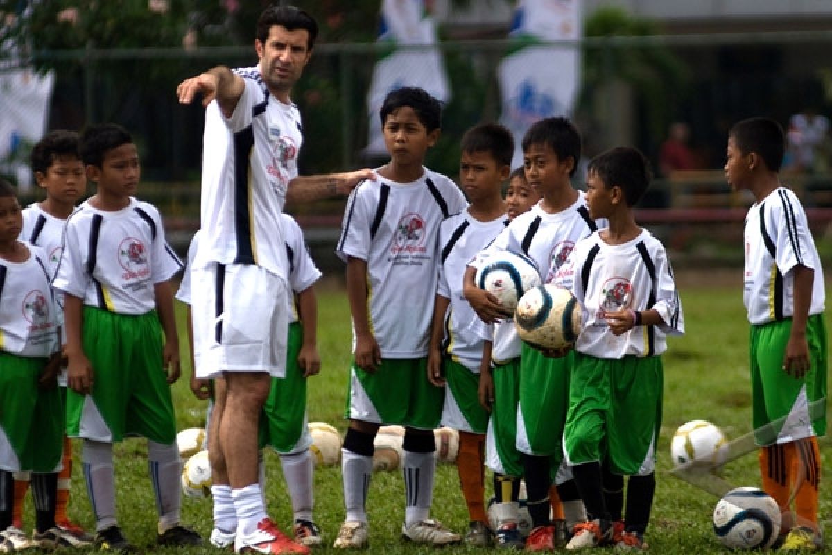 Luis Figo ajukan diri sebagai calon presiden FIFA