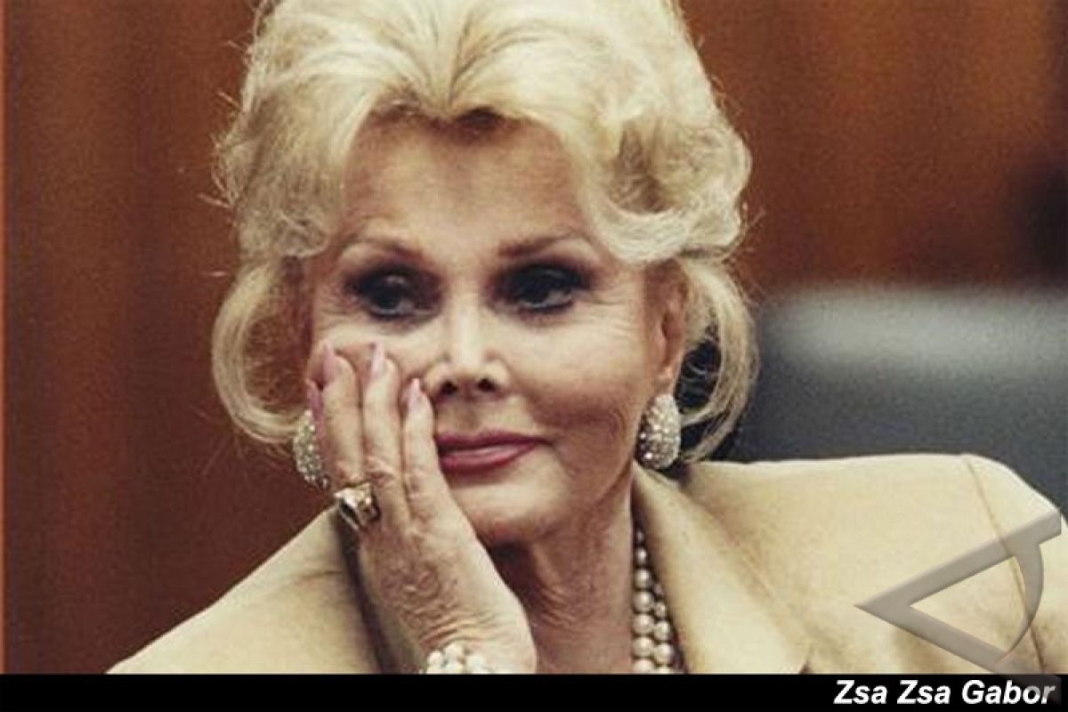 Zsa Zsa Gabor hospitalized with pneumonia