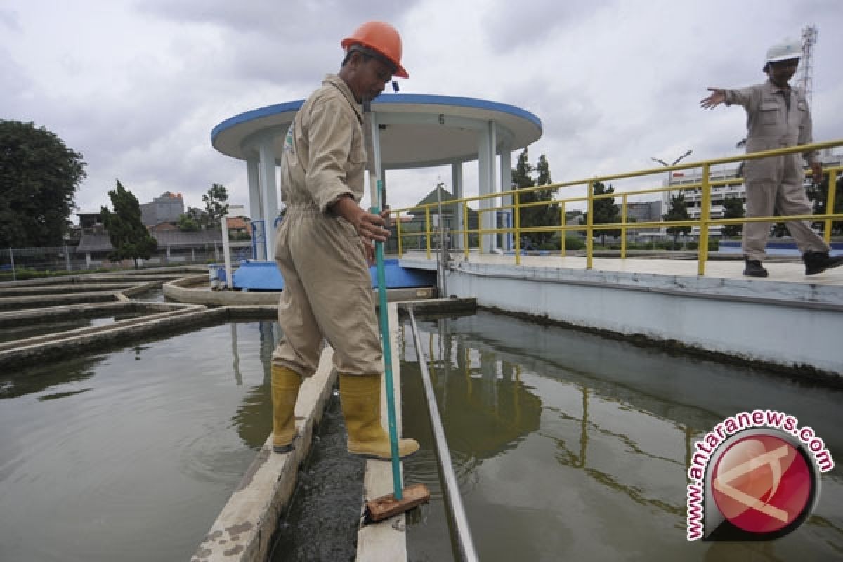 Pipa Pecah Distribusi Air PDAM Terganggu