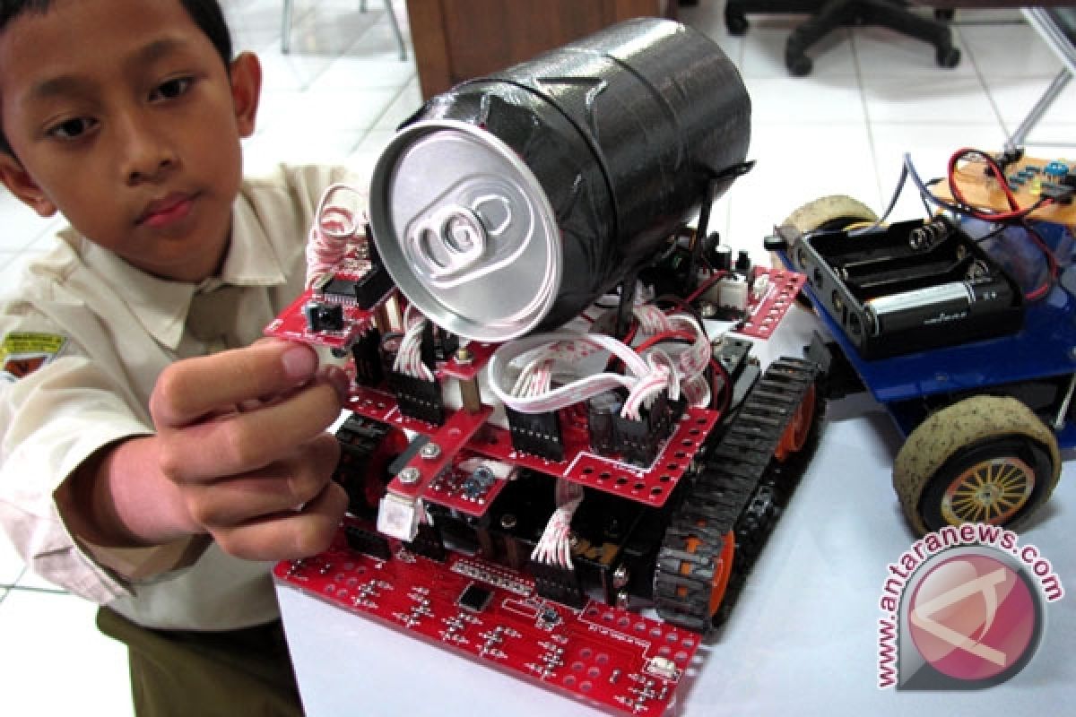 siswa surakarta ciptakan robot deteksi korban bencana