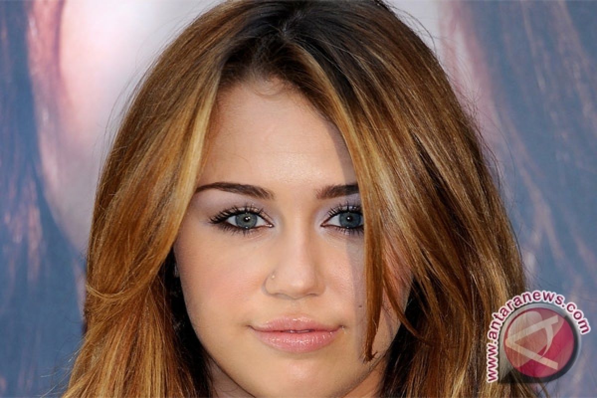 Miley Cyrus: aksi saya di panggung cuma akting