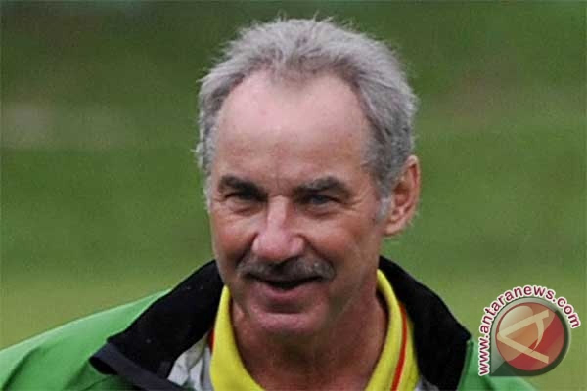 Alfred Riedl Coret Dua Pemain