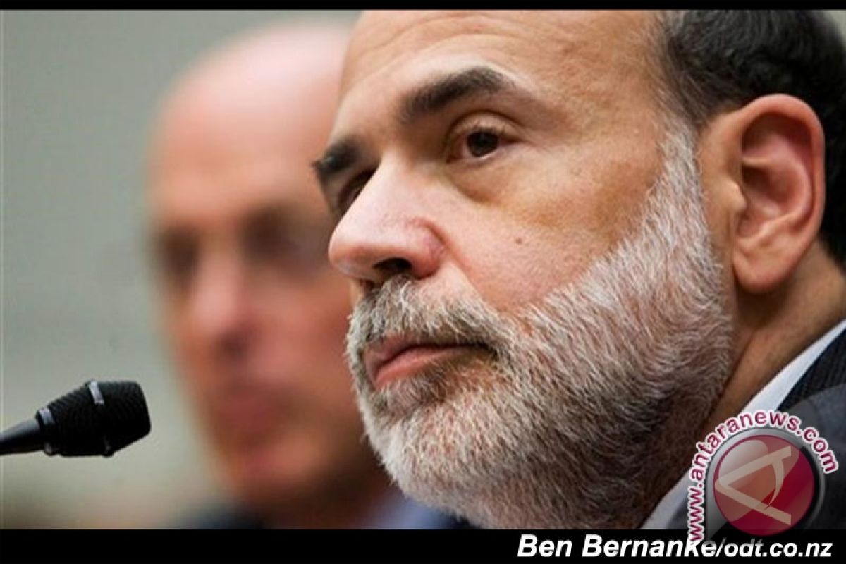 Dolar menguat jelang pidato Bernanke dan risalah Fed