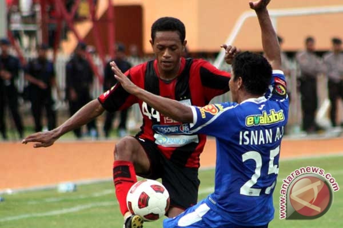 Persib ditahan Imbang Persipura  2-2 