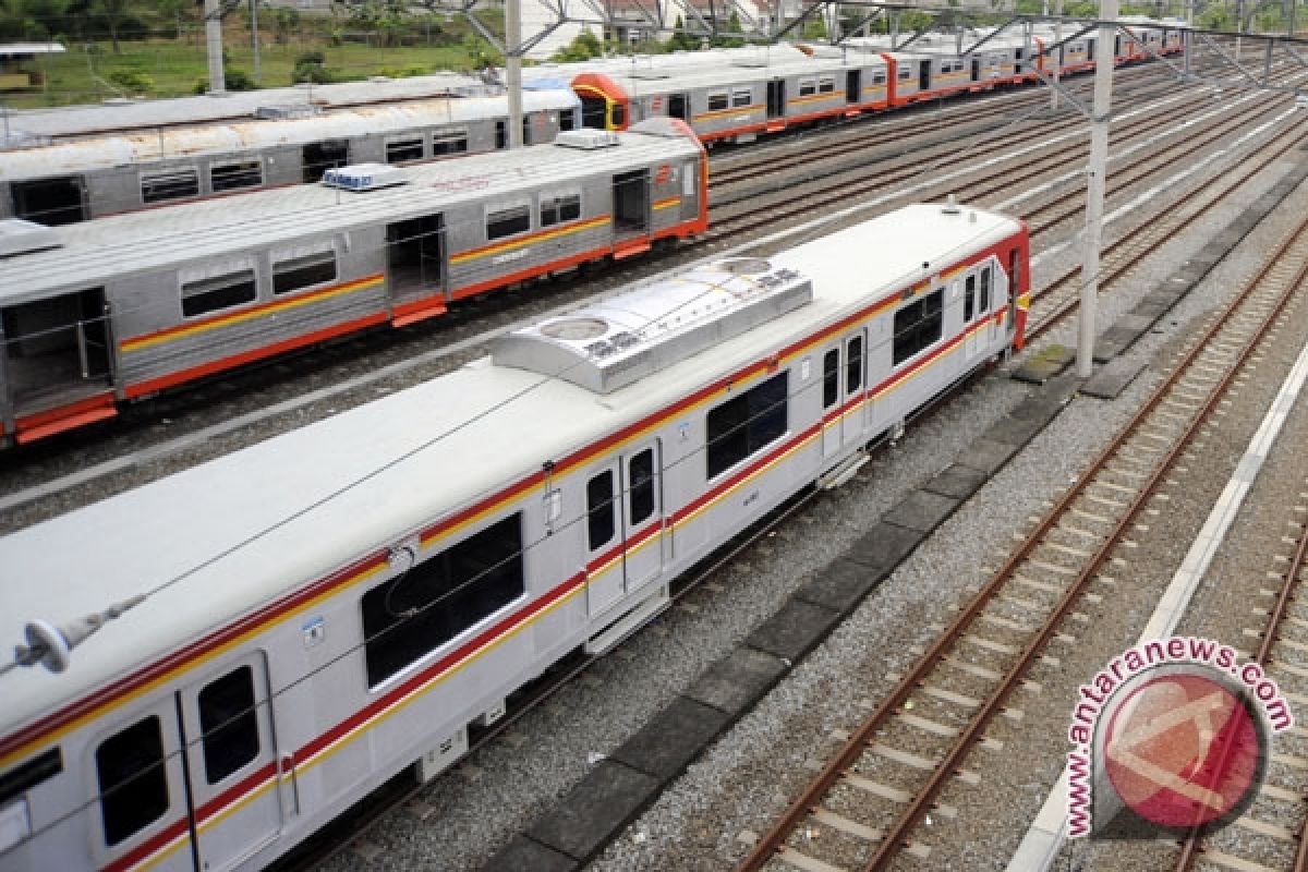 Uji Coba "Commuter Line" Bogor Lancar