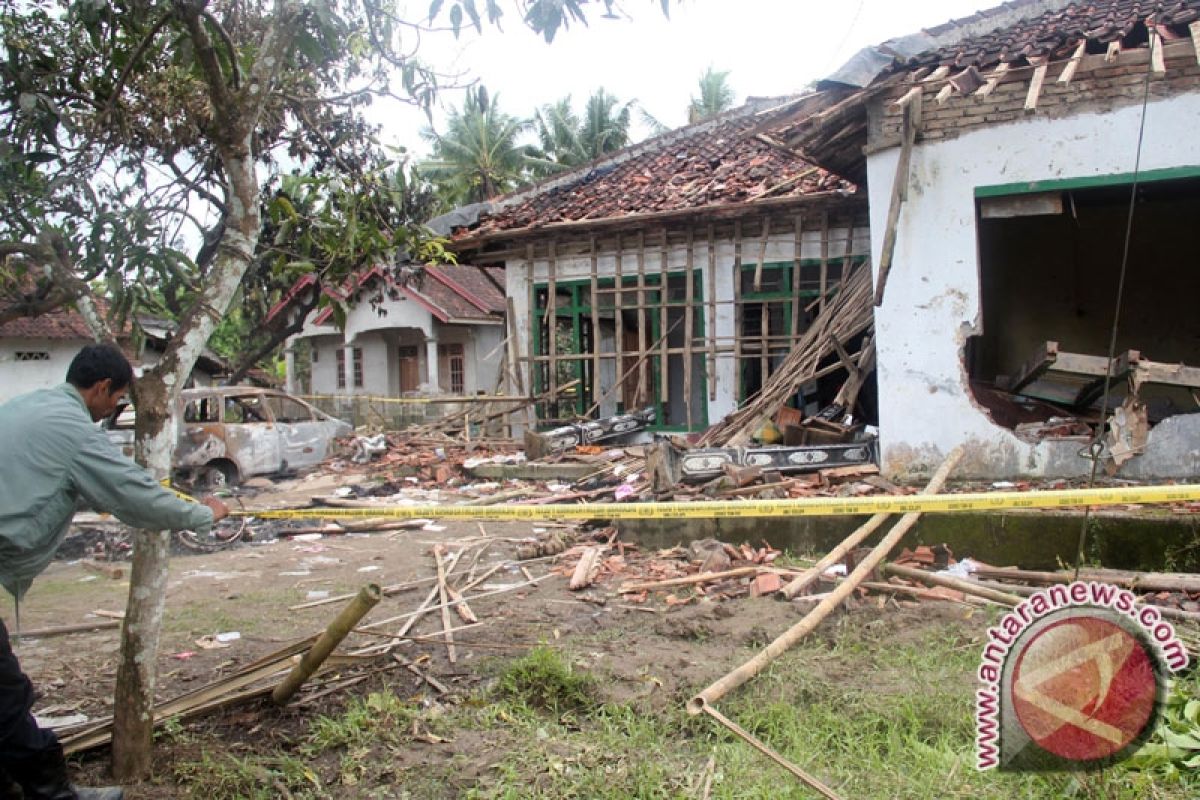 Polisi Masih Amankan Lokasi Bentrokan Ahmadiyah 