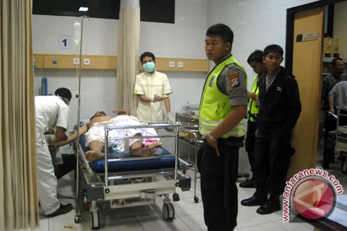Jenazah Bentrokan Dibawa ke RS Polwil Banten 