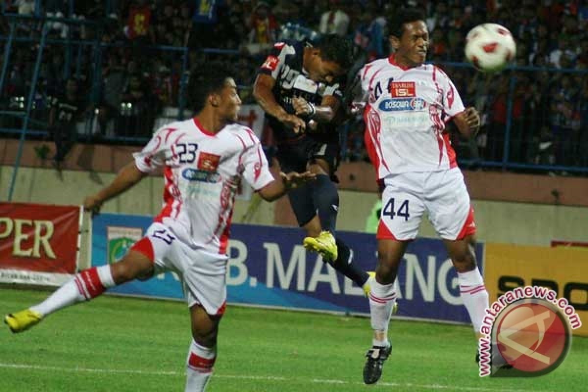 Gol Sunarto Bawa Arema Kalahkan Persipura