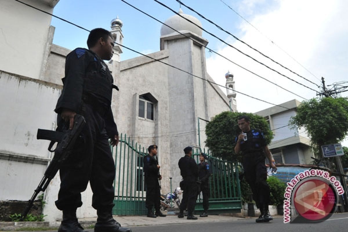 Masjid Ahmadiyah di Surabaya Juga Dijaga Polisi 