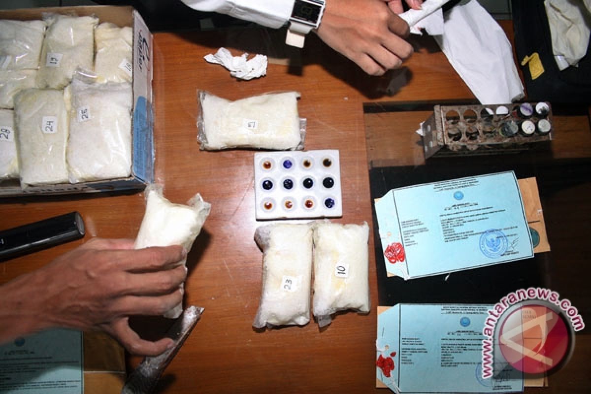 Police uncover int`l drug trafficking ring, arrest four suspects