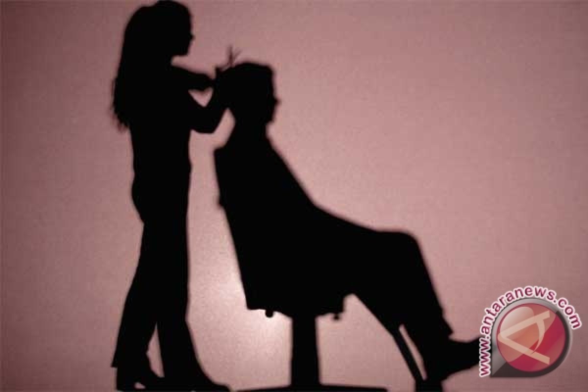 Pemangkas rambut wanita Bandung bentuk perkumpulan "Pangling"