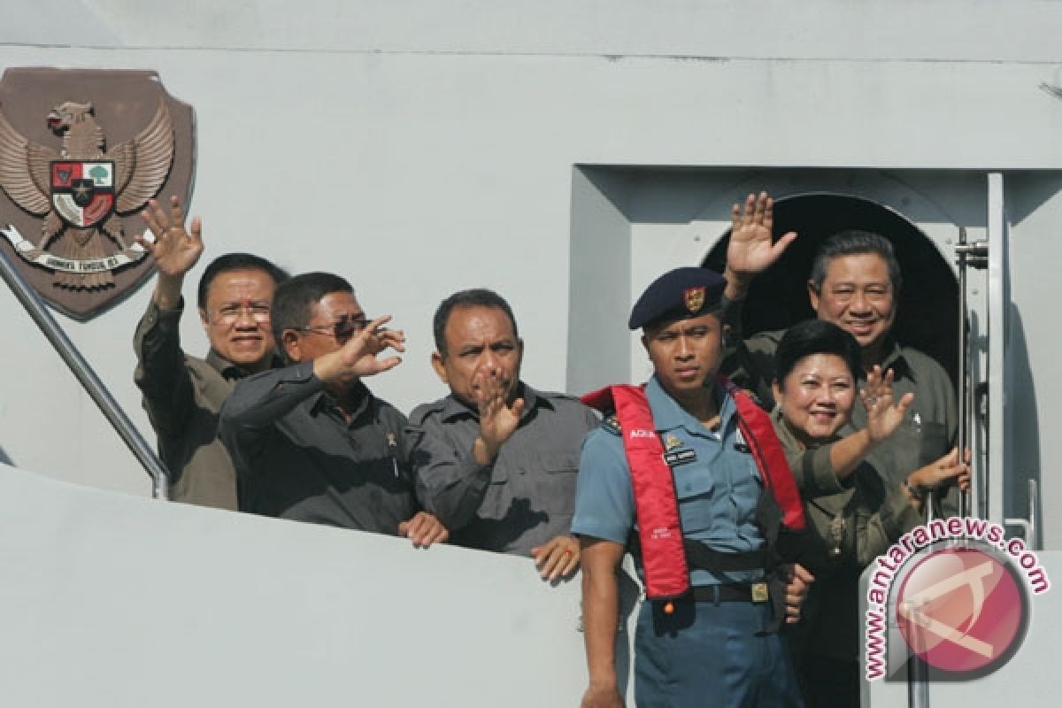 Ibu Ani Yudhoyono dan Taufik Kiemas Terima Bintang Adipradana