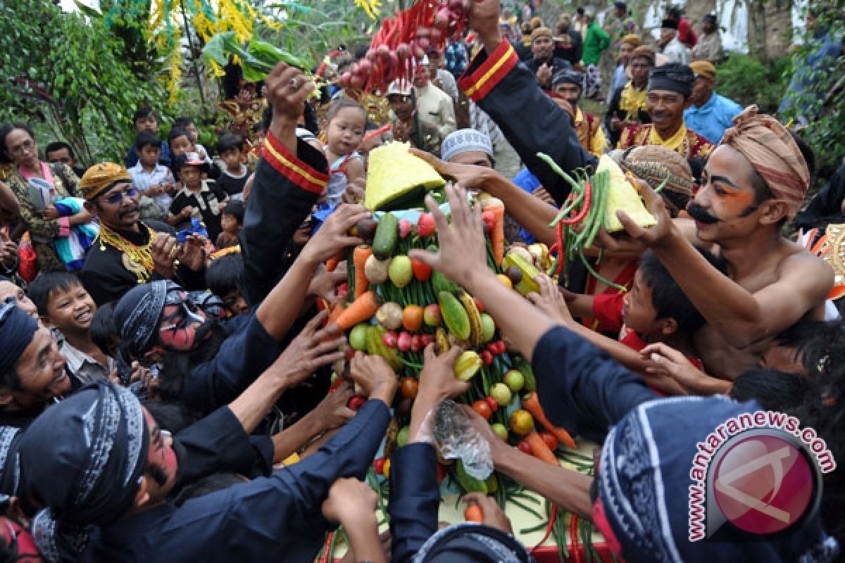 Magnet Grebeg Maulud di Madiun