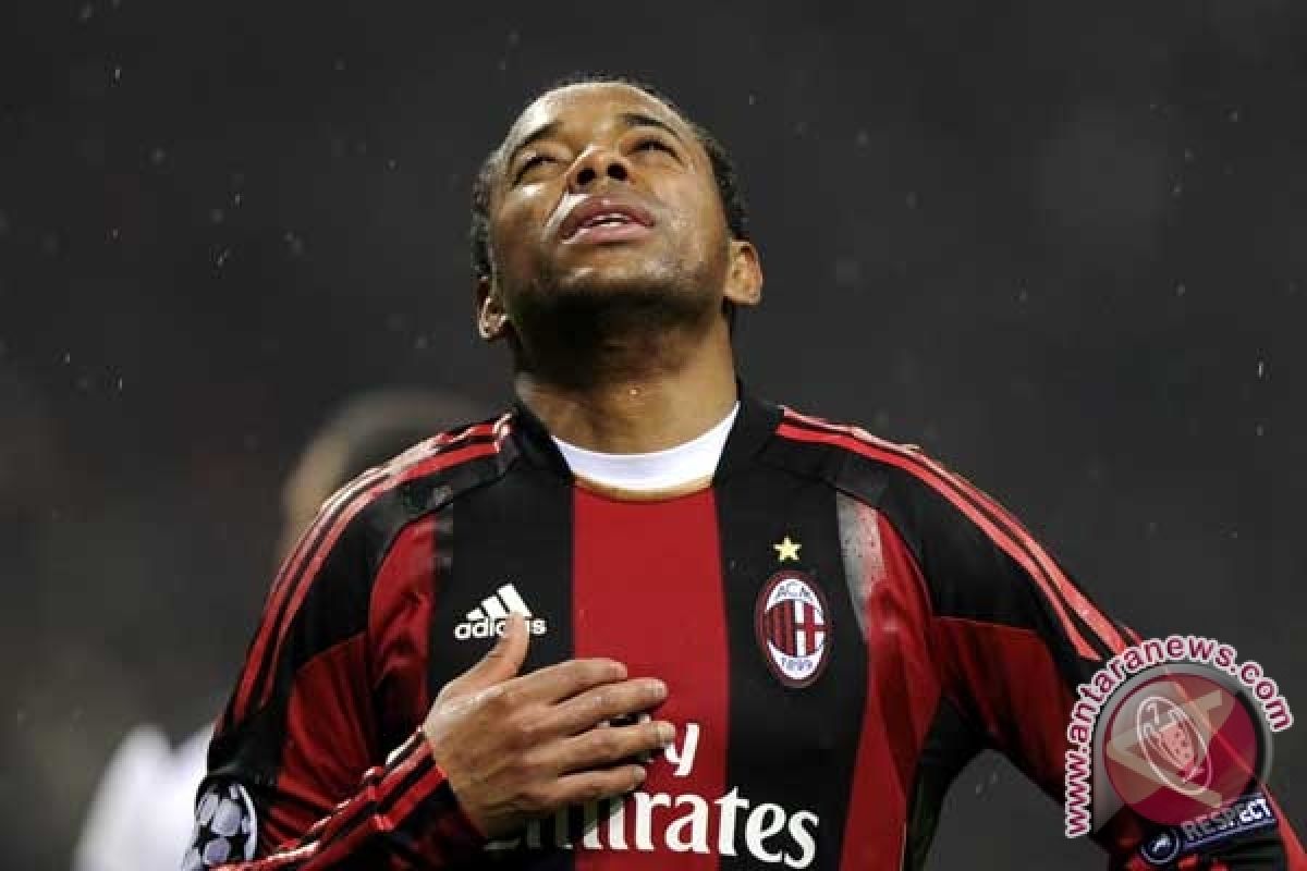 Robinho masih di Milan