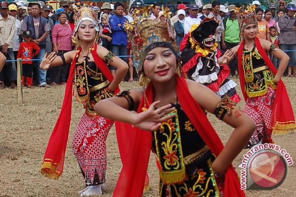 Tari Gandrung Berkembang di Lombok dan Bali 