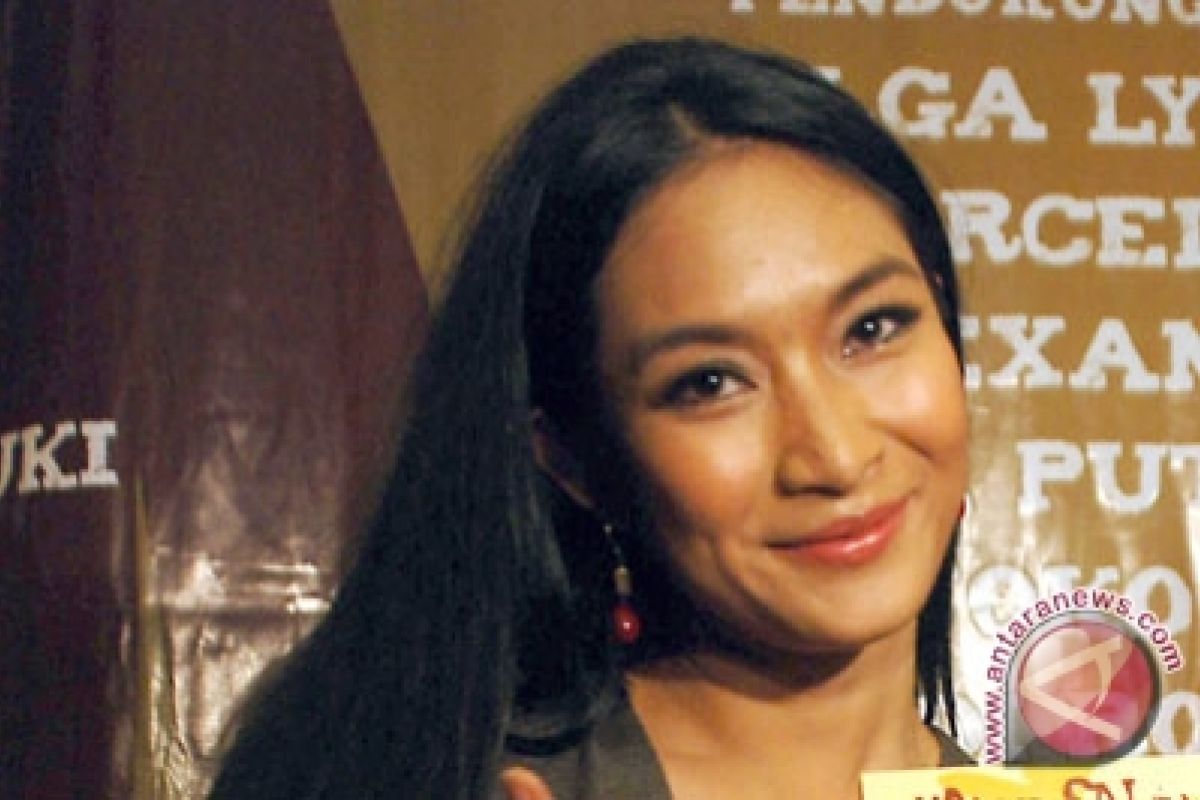 Happy Salma "wanti-wanti" para artis yang berpolitik