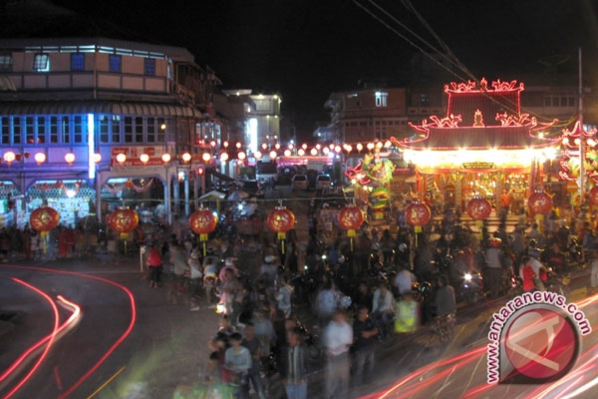 Puluhan Ribu Warga Semarakkan Cap Go Meh