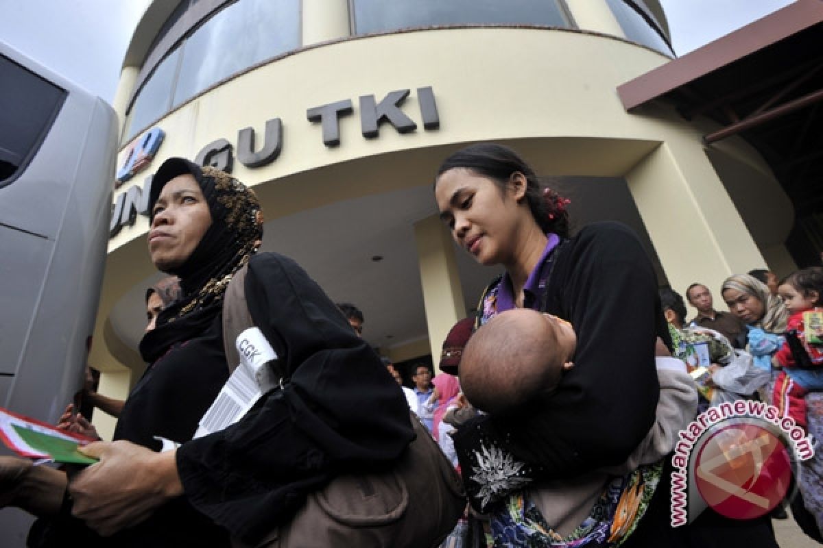 Penghentian TKI ke Arab Idealnya Dilakukan Indonesia