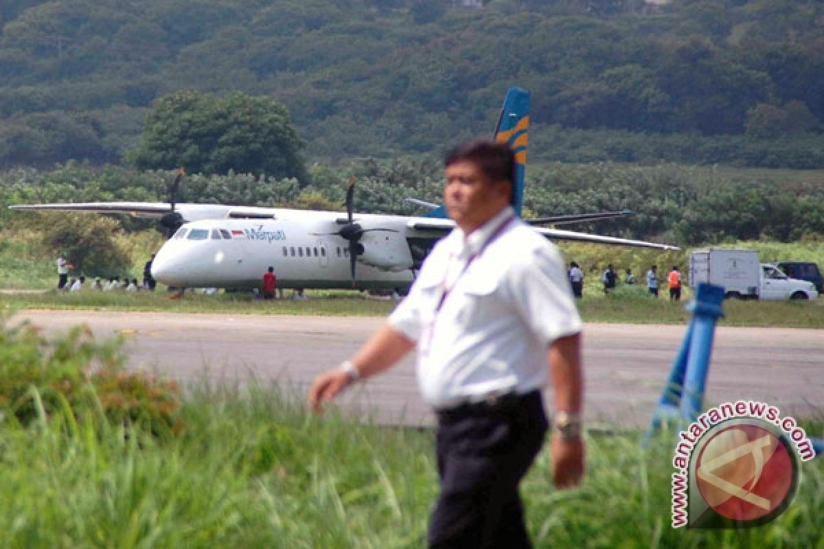 Pesawat Merpati tergelincir di Kupang