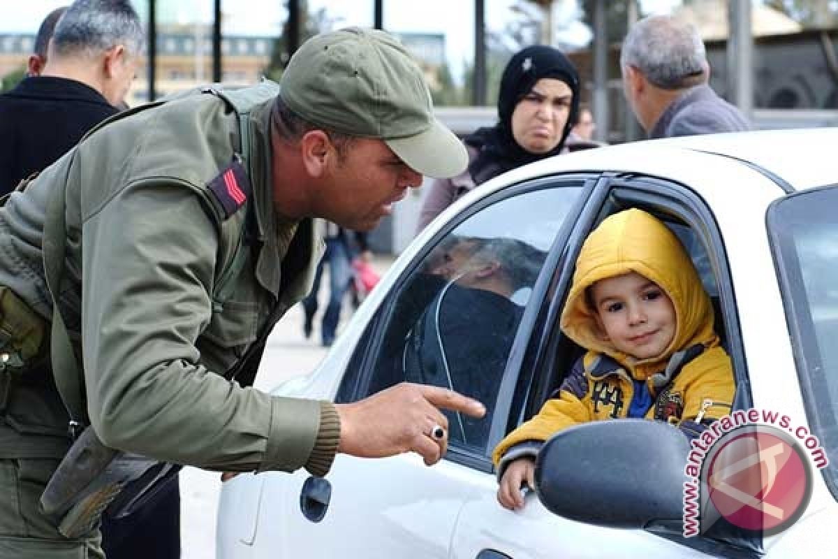 Ribuan Warga Libya Mengungsi ke Tunisia