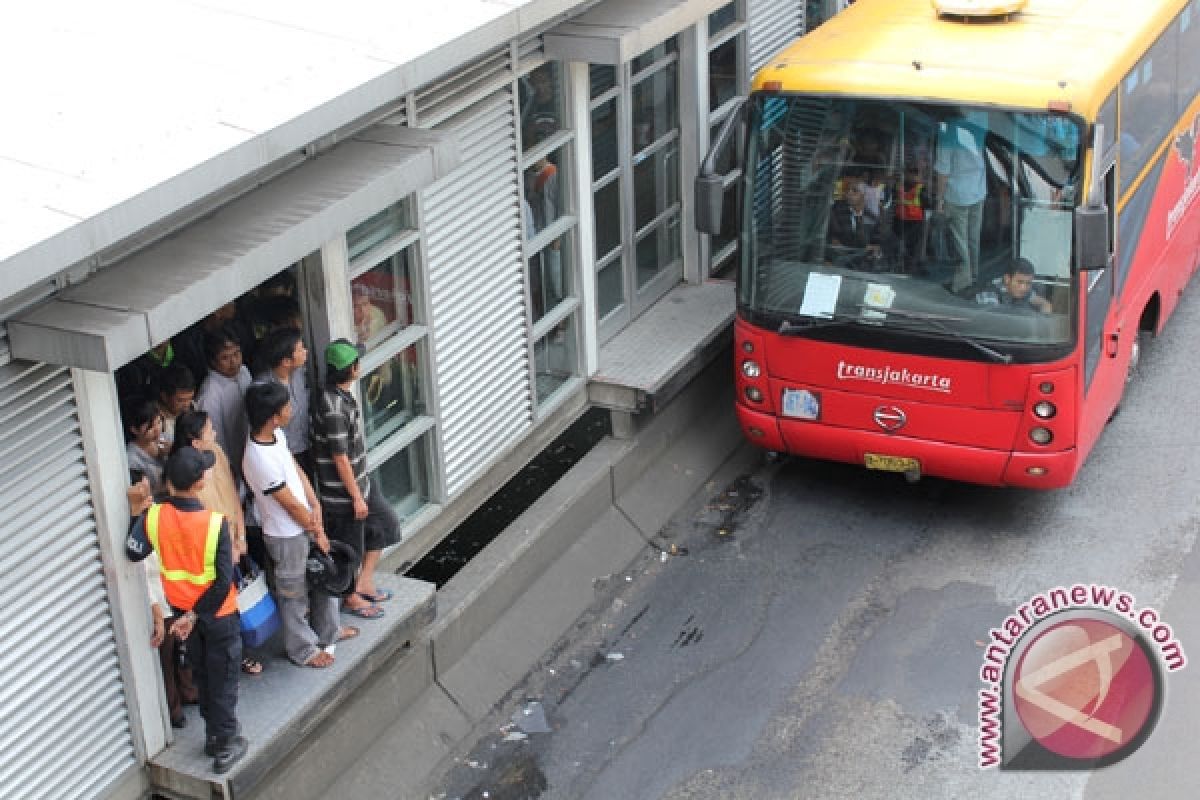 Fifty-four accidents in Transjakarta Busway lanes in 2011