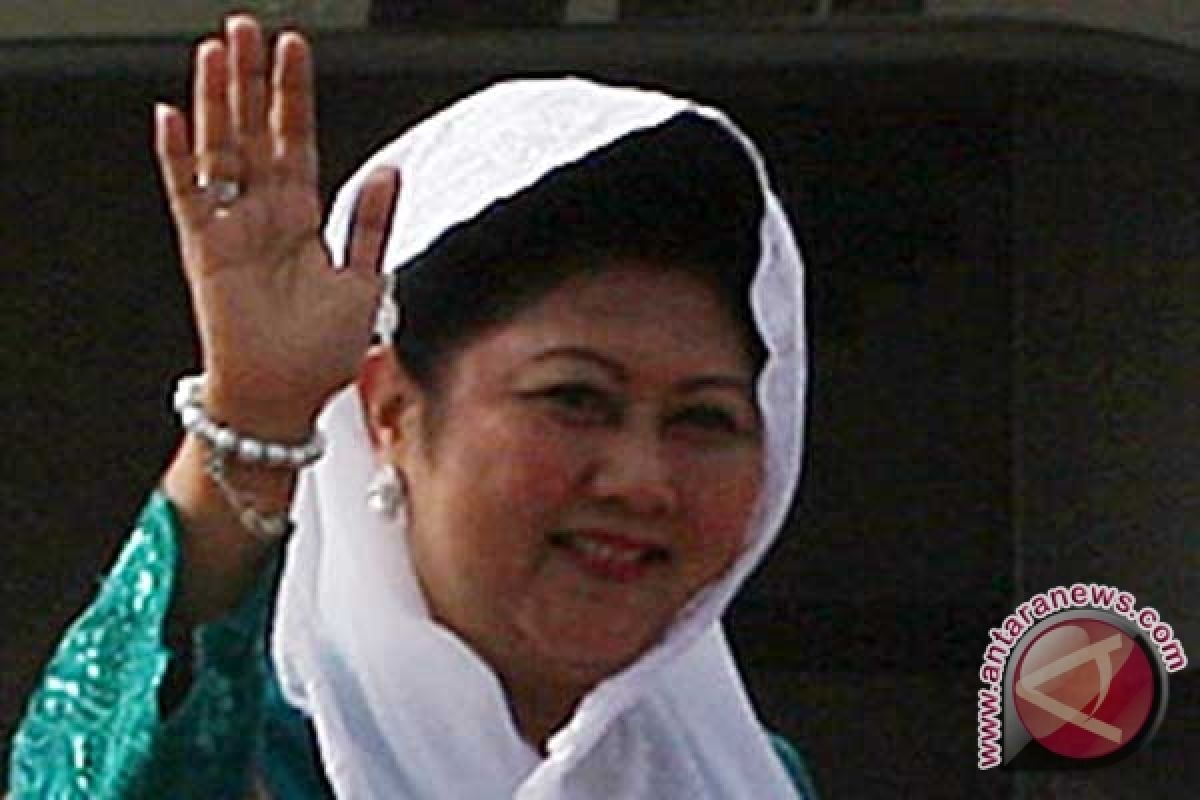 First Lady hopes all  Indonesians in Japan safe