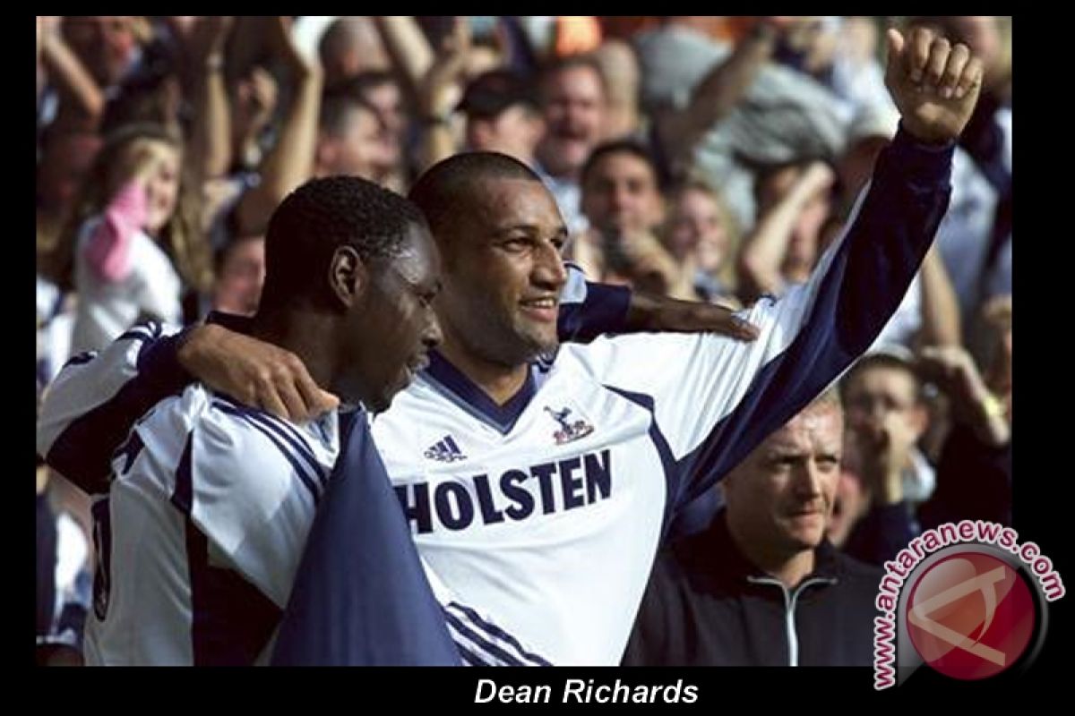 Mantan Bintang Spurs Richards Meninggal Dunia 