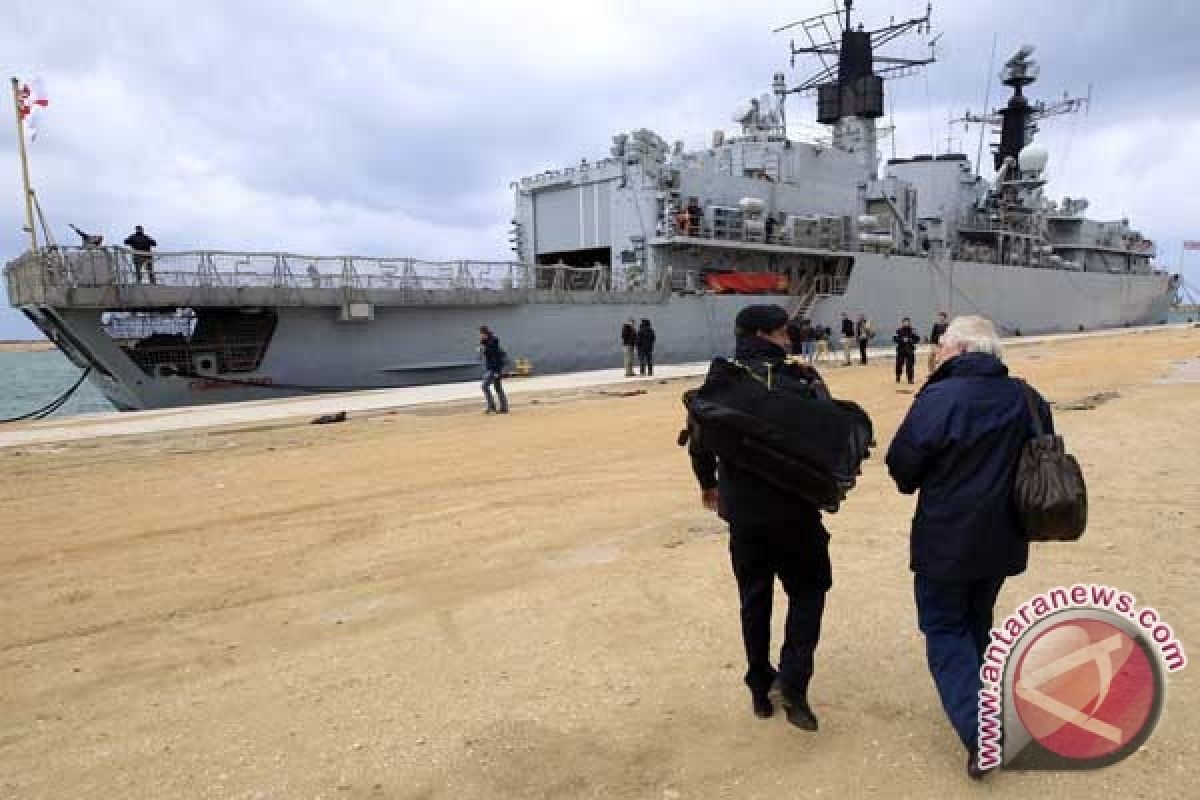 Enam pengungsi diselamatkan dari sampan di jalur sibuk pelayaran Inggris