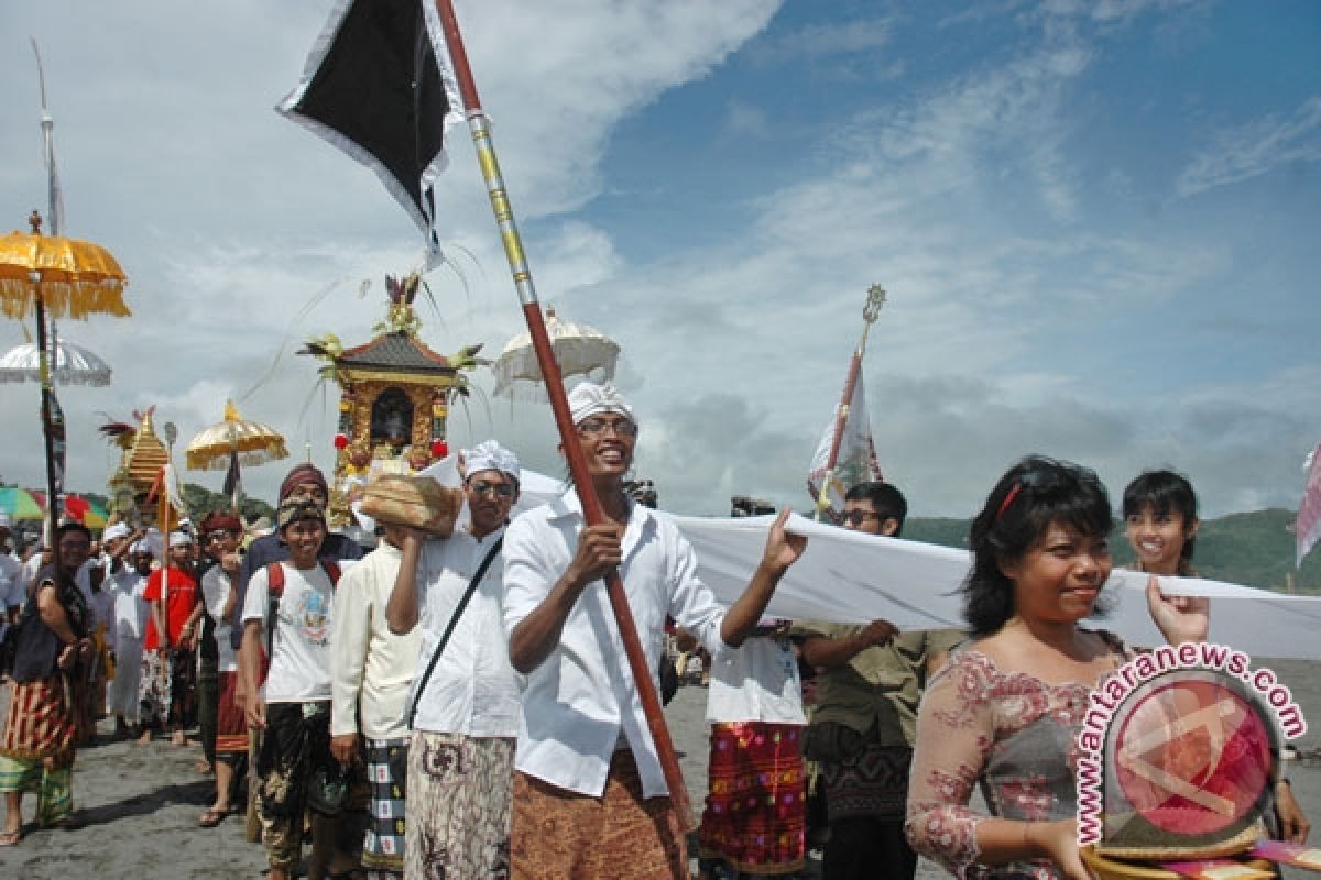 Umat Hindu Gelar Prosesi Melasti Terkait Nyepi