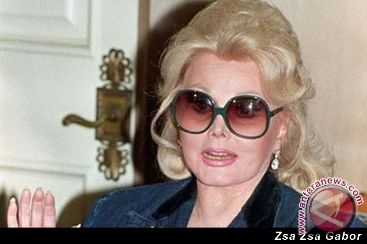 Zsa Zsa Gabor returns home from hospital