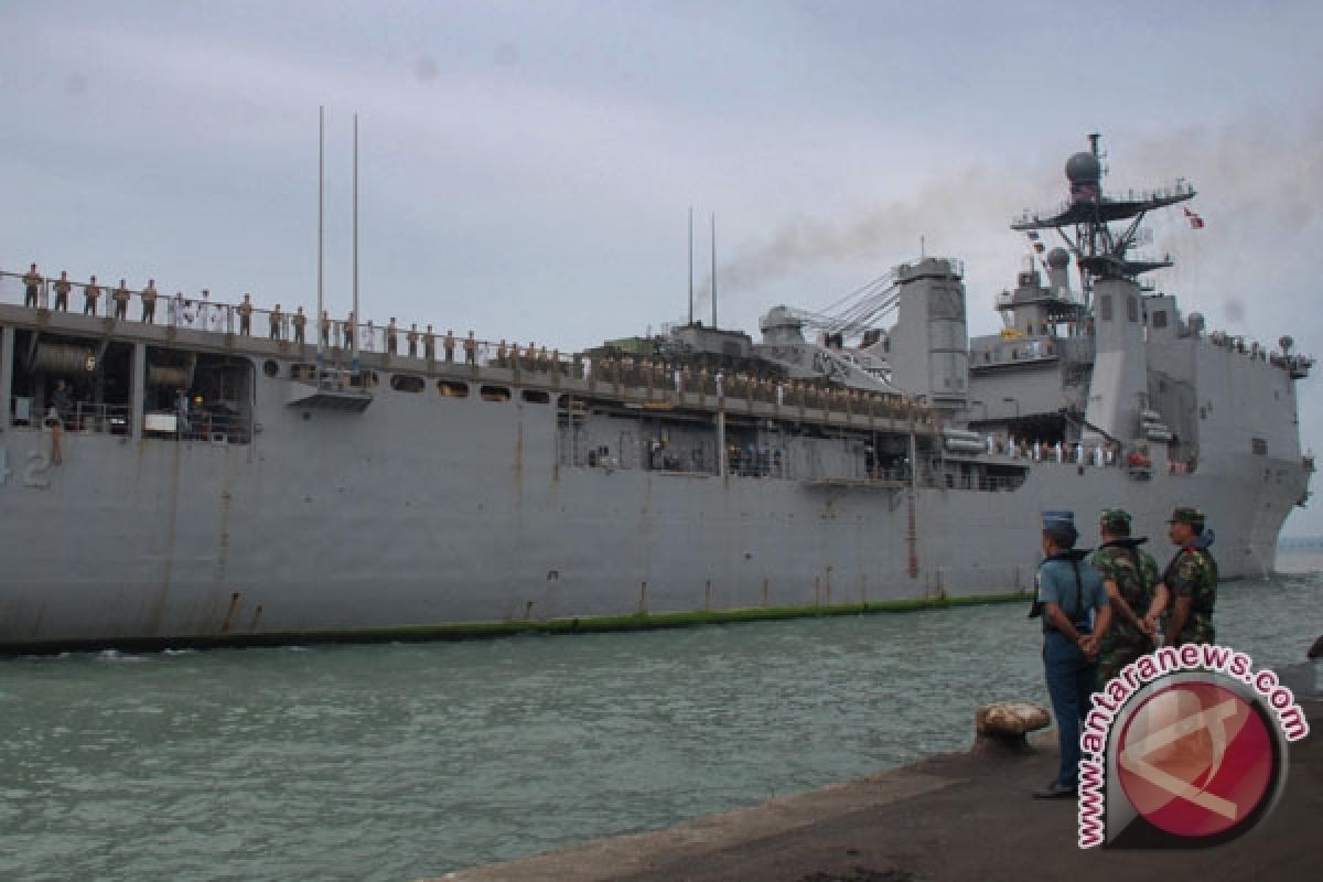 Kapal Perang AS Singgah di Pelabuhan Tanjung Perak 