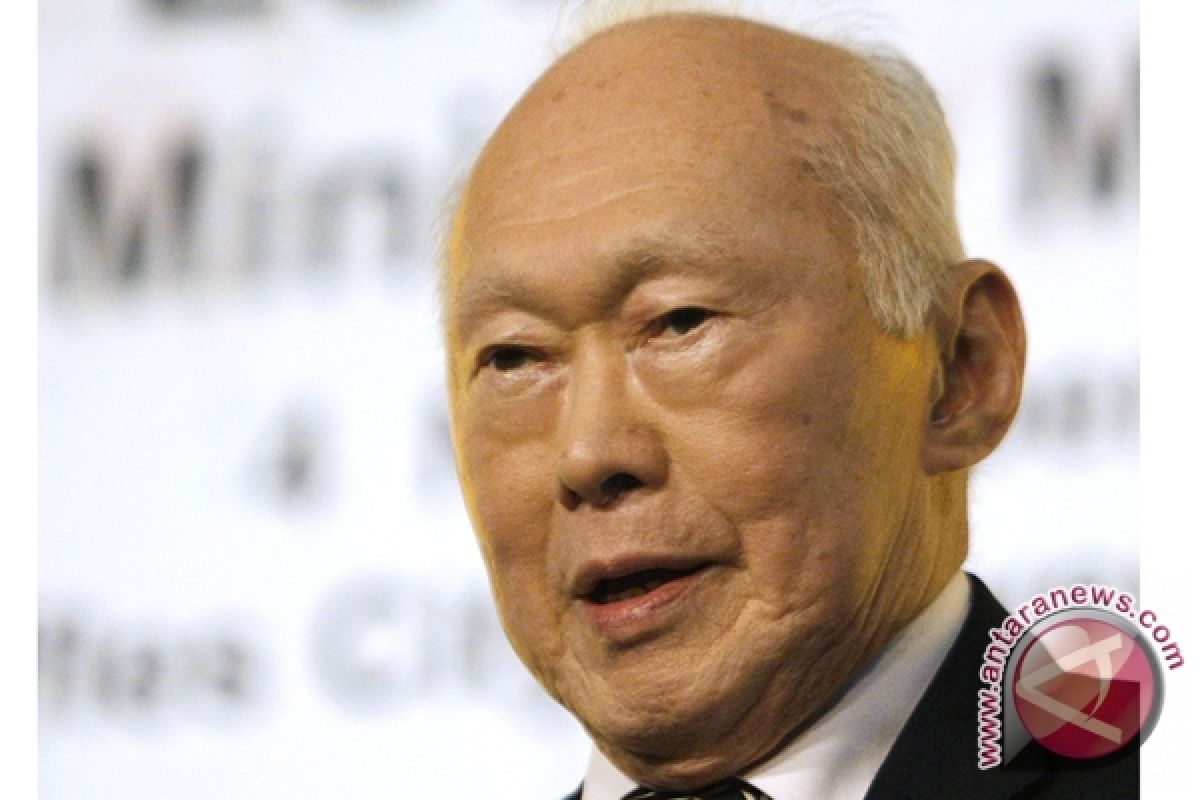 Lee Kuan Yew Pensiun 