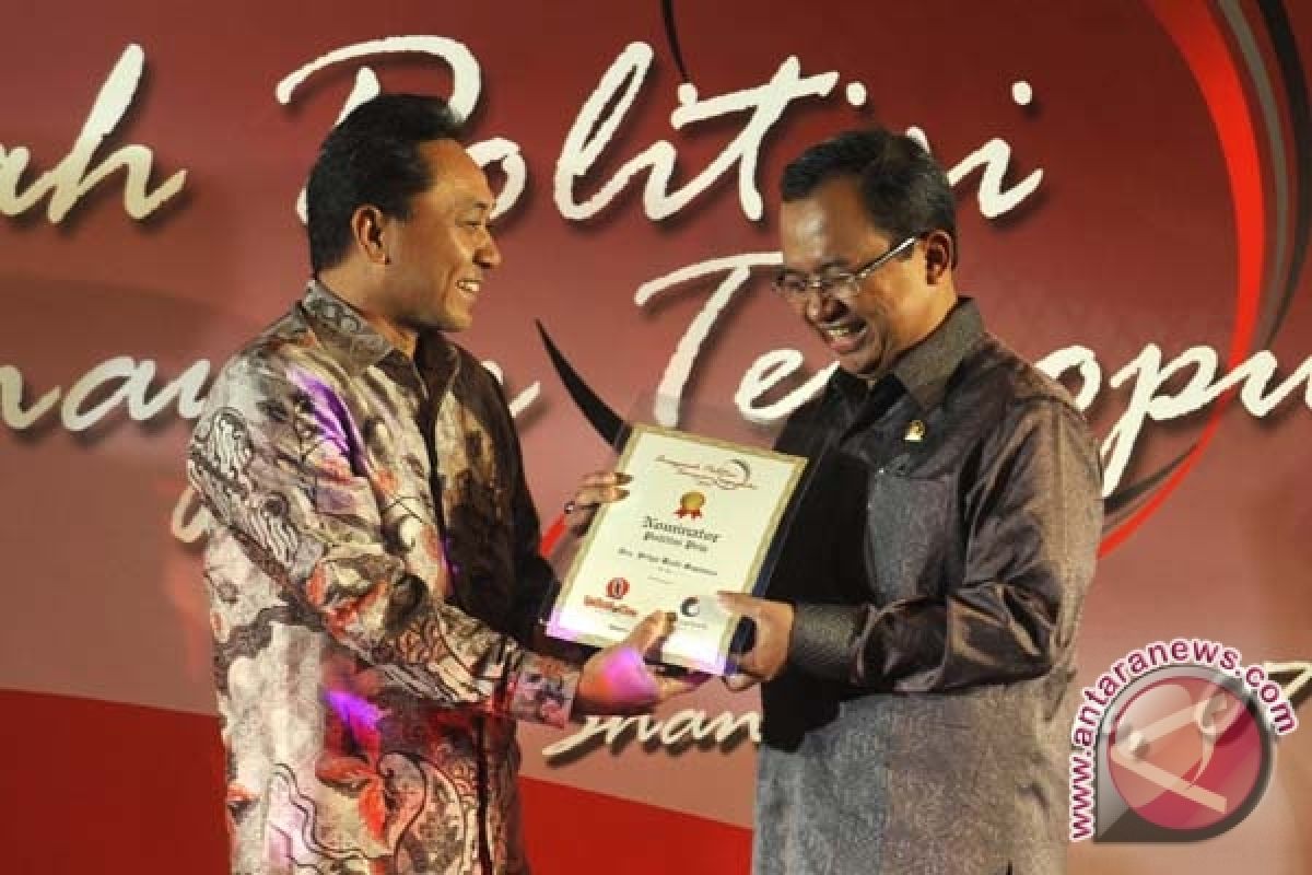 Priyo Peroleh Anugerah Politisi Pria Terpopuler 2010