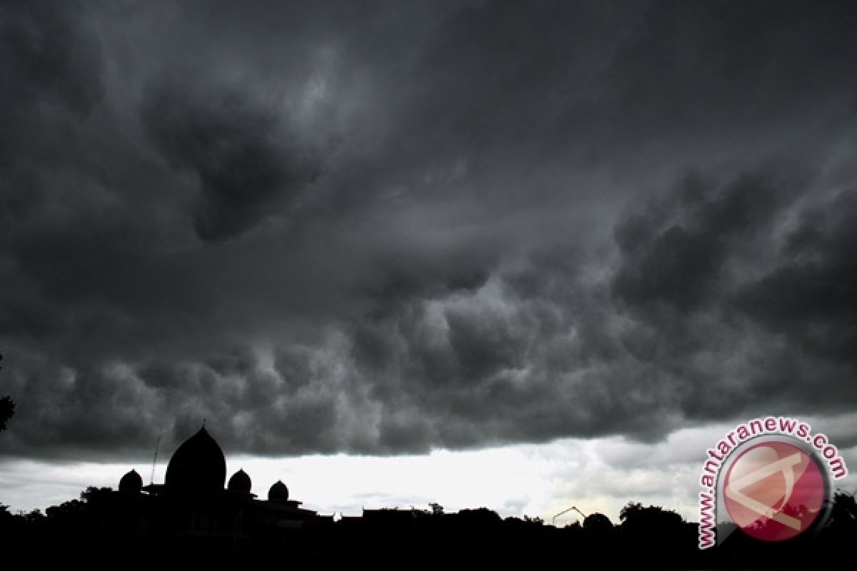 Awan Tebal di Jambi Belum Ganggu Penerbangan