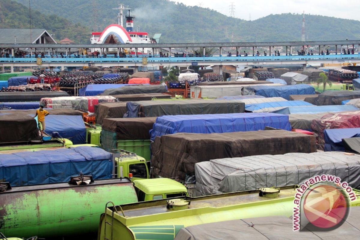 PT ASDP Indonesia Ferry operates 25 roros to overcome queueing