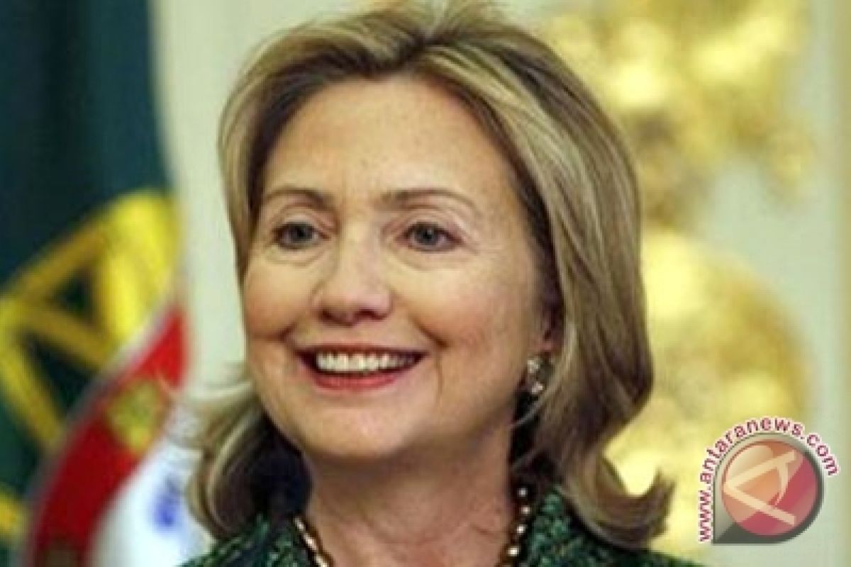 Hillary di Paris Bahas Libya