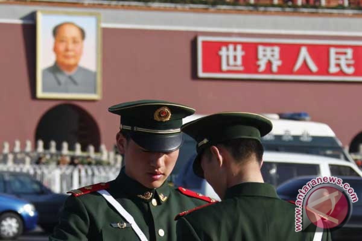 Pria rusak potret Mao dipenjara 14 bulan