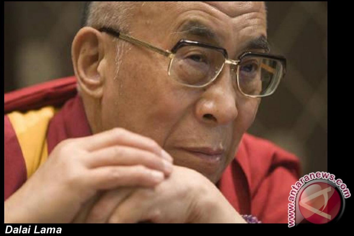 Dalai Lama urges restraint in Tibet monastery crisis