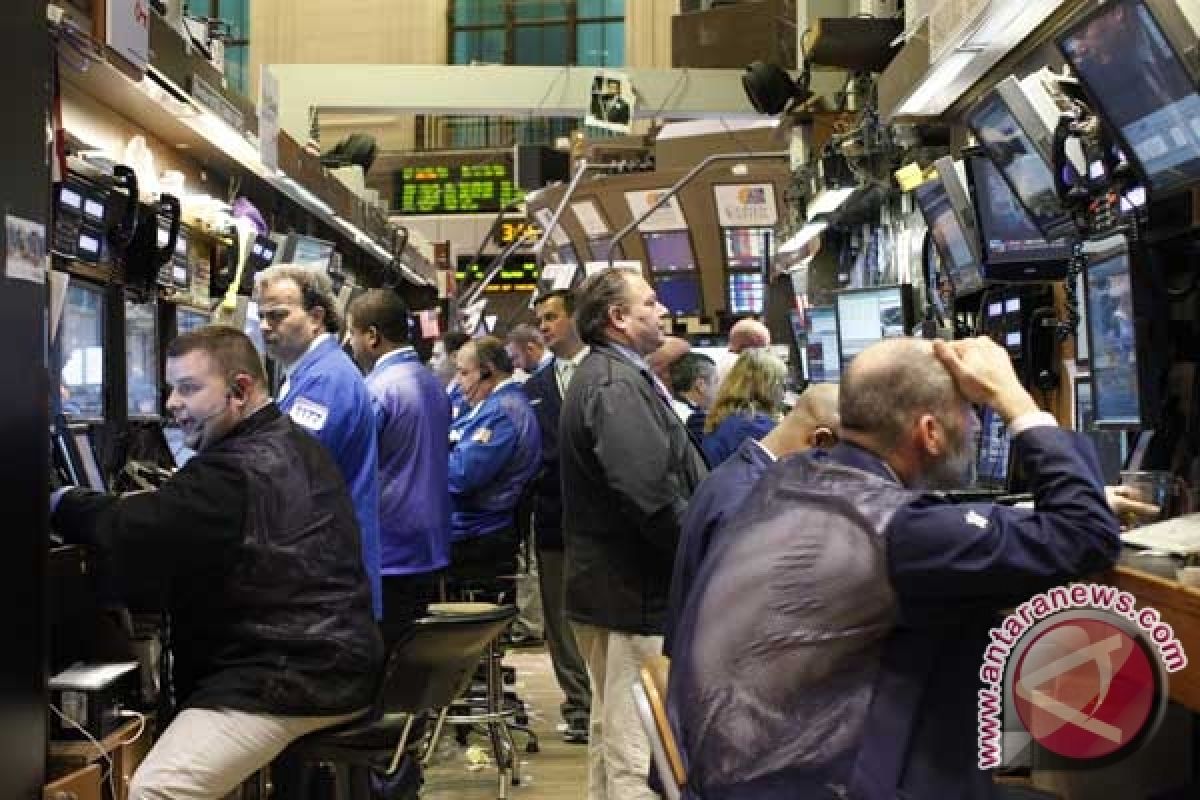 Dow dan S&P 500 turun jelang pertemuan Fed