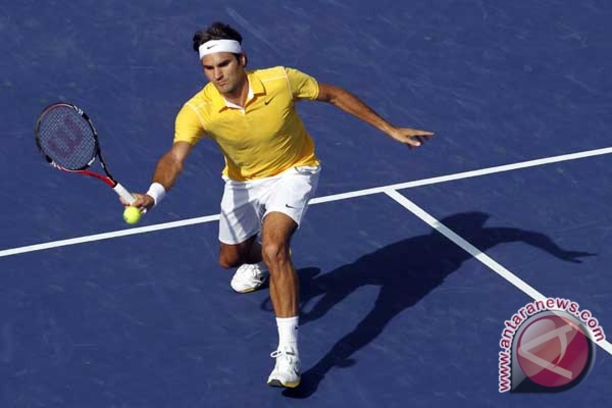 Hewitt Menang Mudah, Federer Mundur