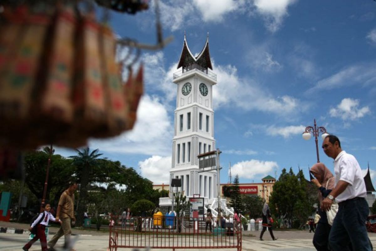 Bukittinggi Pusatkan Kegiatan Penertiban di Jam Gadang