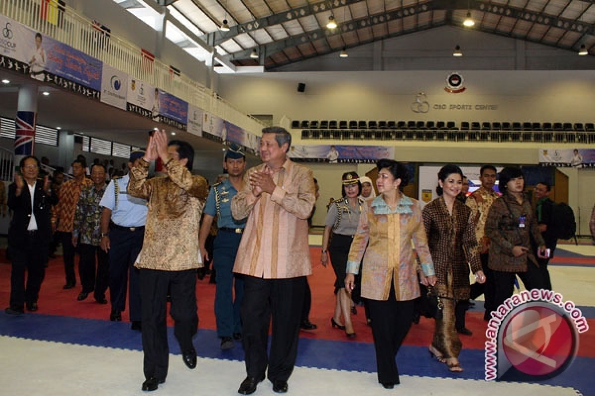 Presiden ke Bekasi, Resmikan Sport Center