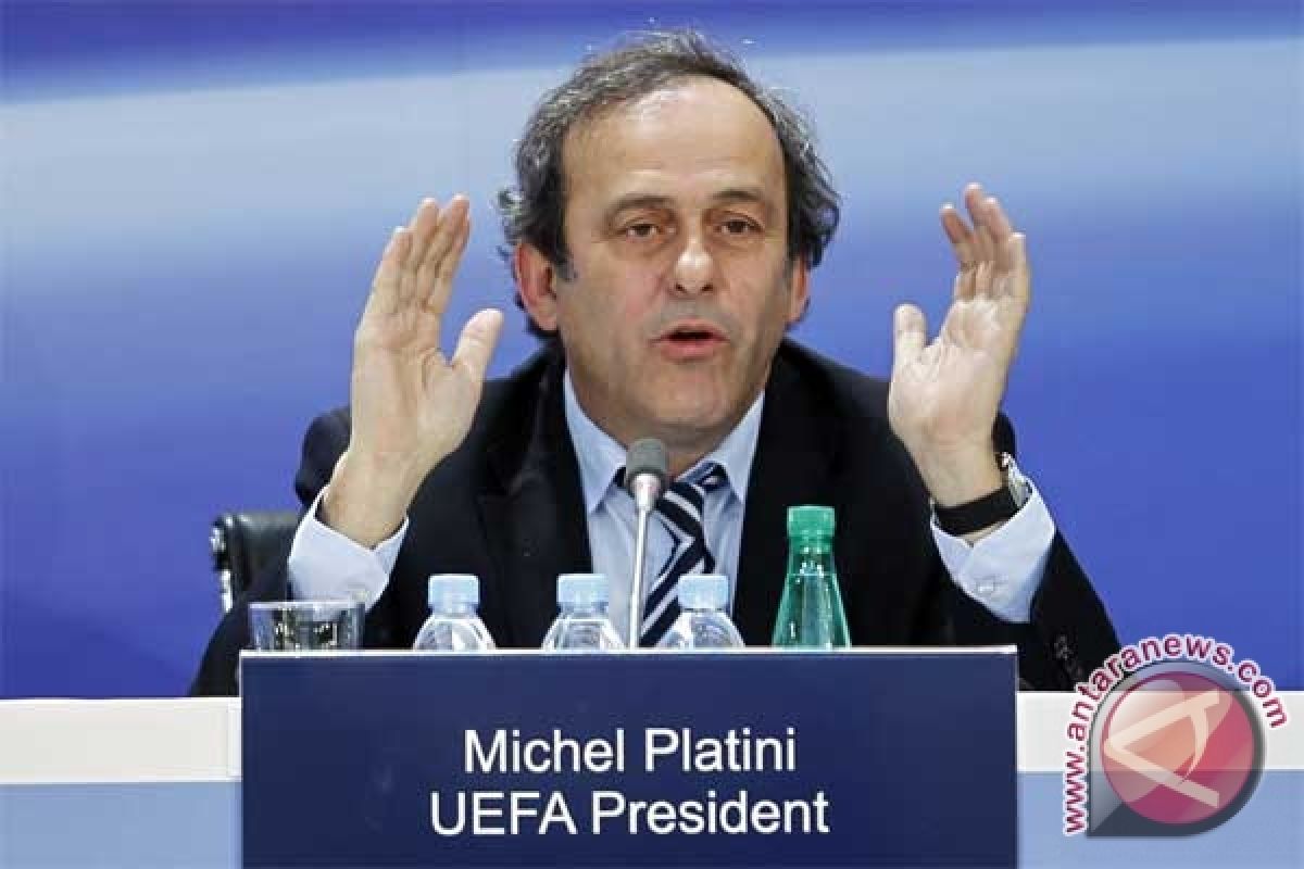 Jelang undian Euro 2016, Platini belum pasti hadir